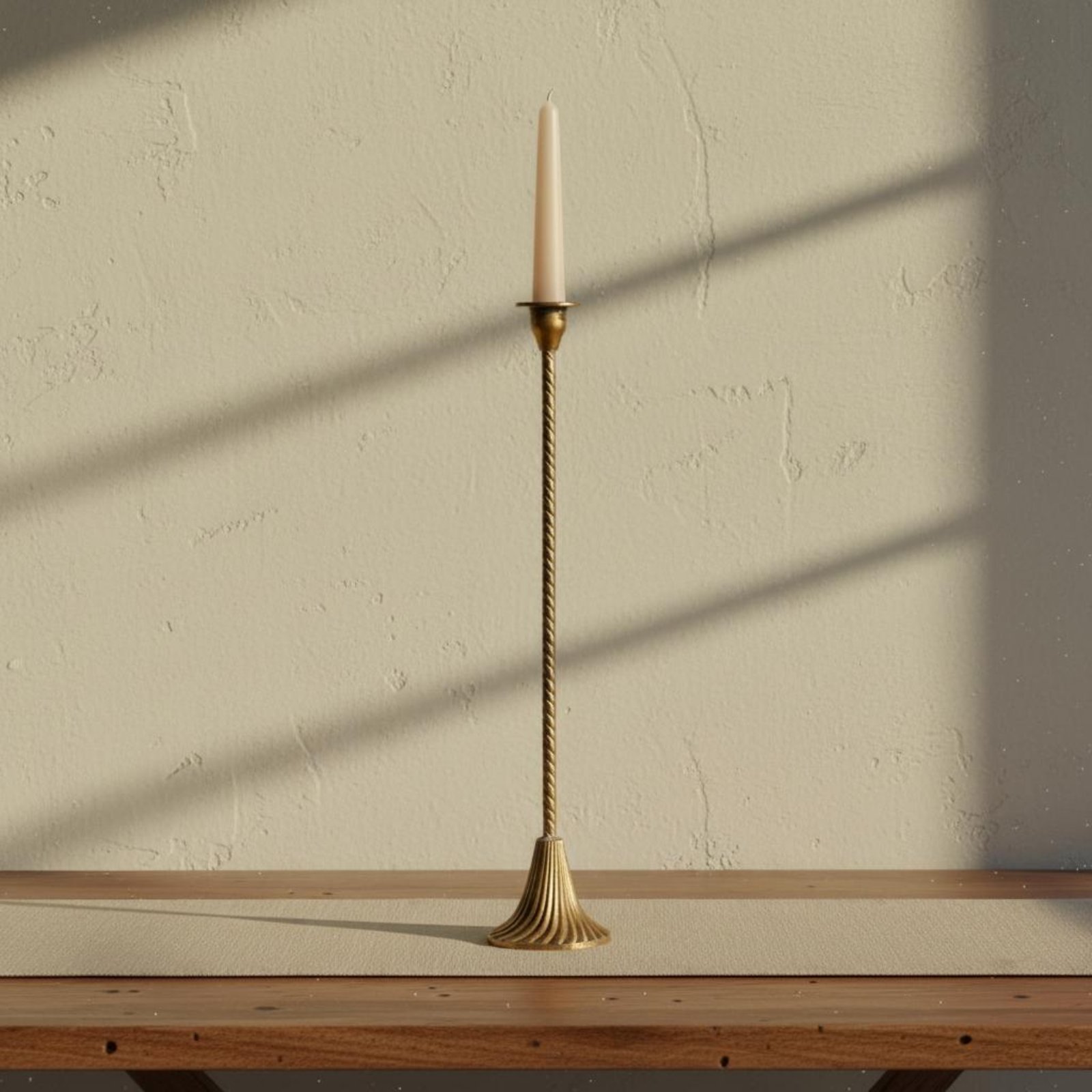 Home Decor Gold - ツイストゴールドキャンドルホルダー安定したベースヴィンテージゴールドキャンドルスティックホテルの部屋用ホームデコレーション
