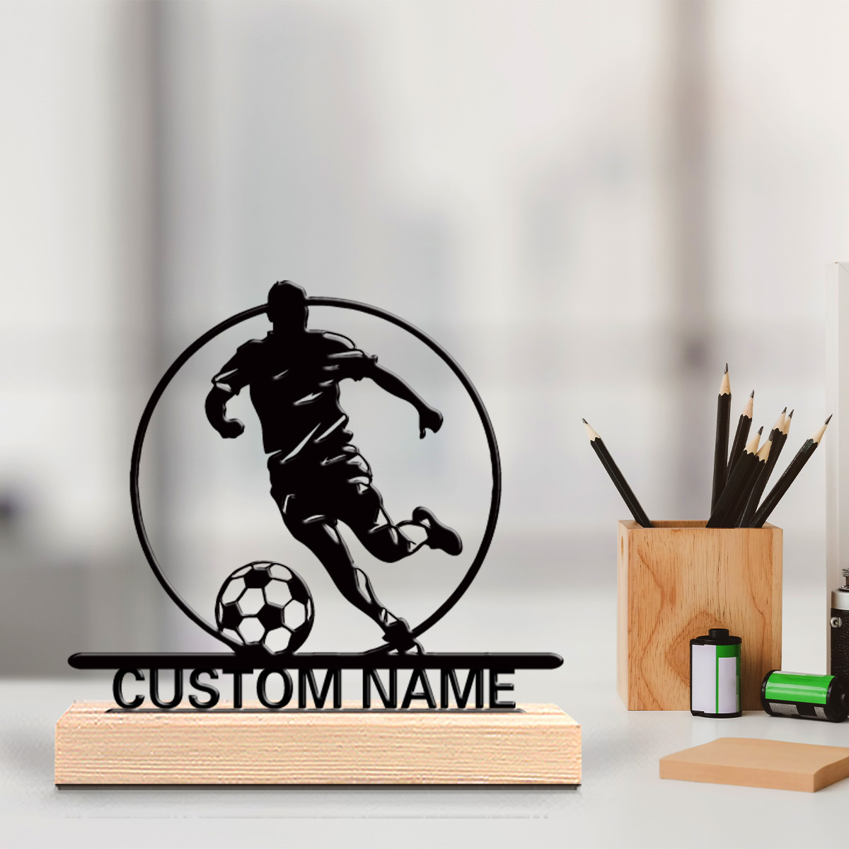 Home Decor Design Interior - カスタムサッカー選手メタル像（名前入り）、木製台座付きテーブルデコレーション、サッカーファンへのギフト、誕生日/祝日/自宅/オフィス装飾