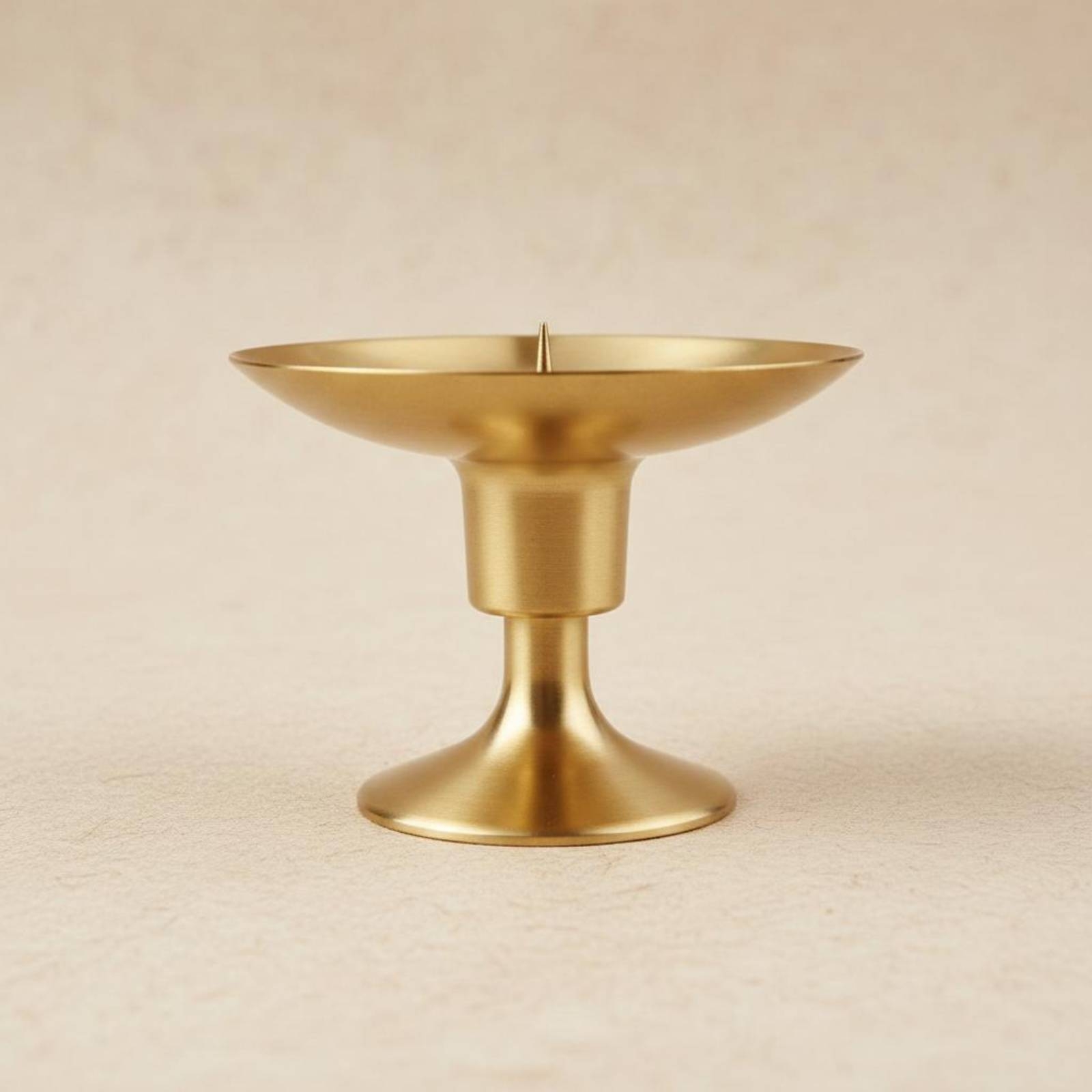 真鍮製キャンドルホルダー、伝統的なデザイン、ゴールドキャンド - Home Decor Gold のレビューと価格